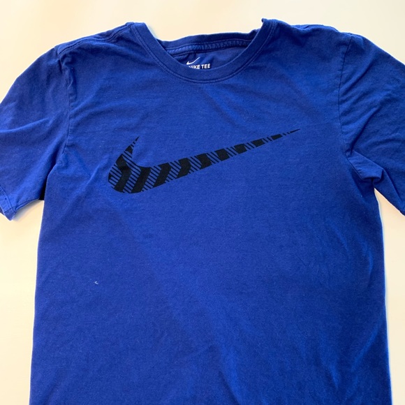 Women’s Nike Tee - Picture 4 of 4